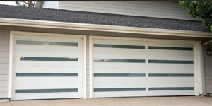 Modern Line White Garage Door